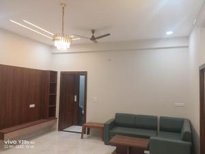 White House Farm House with Swimming Pool