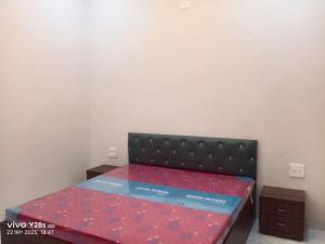 White House Farm House with Swimming Pool