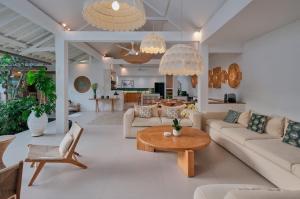 Villa Bali Manis by The Bali Agent - Central Seminyak 4BR Villa with Private Pool, Perfect for Families & Groups