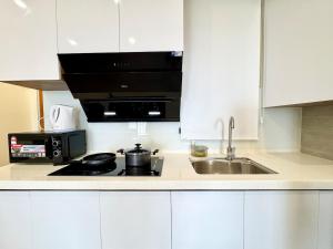 Elegant Urban Escape 3BDR Suite by Moka