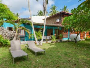 Beachfront Wooden House 3BR Sunset View
