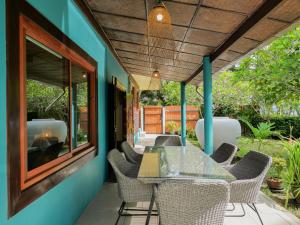 Beachfront Wooden House 3BR Sunset View