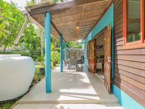 Beachfront Wooden House 3BR Sunset View