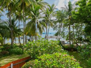 Beachfront Wooden House 3BR Sunset View