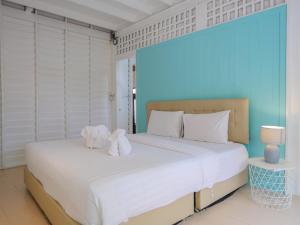 Beachfront Wooden House 3BR Sunset View