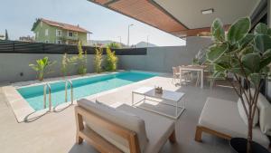 Oasis Retreat Lux and Elegance