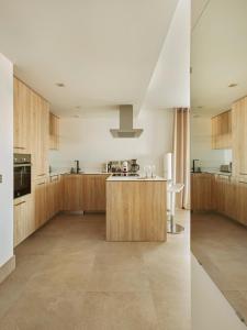 Vista del Mar, sunny penthouse