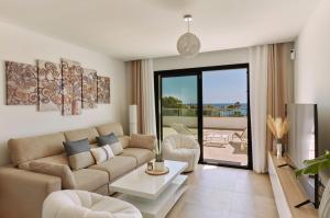 Vista del Mar, sunny penthouse