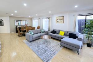 Spacious and stylish house, close to Metro, fully AC