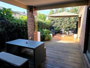 Spacious and stylish house, upto 15 guests, close to Metro