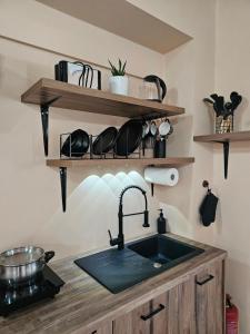 Marilys seaview suite with private JACUZZI and BBQ