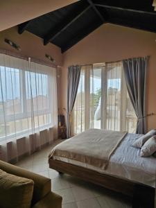 Marilys seaview suite with private JACUZZI and BBQ