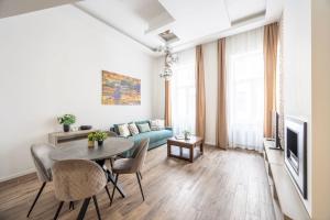 Charming Central n Cozy Residence by Prestige Homes