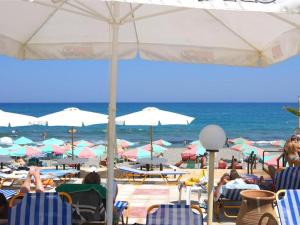 Apartment for 4 persons, swimming pool, near the beach