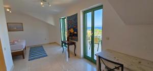 Family house, large terrace and garden, 200m to beach - Villa Paradiso