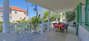 Family house, large terrace and garden, 200m to beach - Villa Paradiso