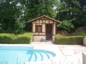 Maisons de vacances Gite Le Pavillon dans le parc du Chateau Lescaut : Maison 3 Chambres