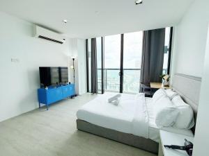 The Square One City Mall Premium Family 3R2B 8pax by Luvit Stay