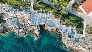 Maya Bistro Hotel & Beach