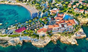 Maya Bistro Hotel & Beach