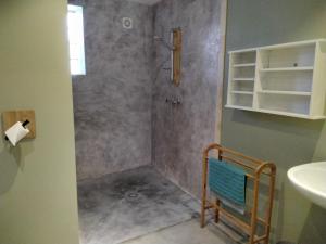 Maisons d'hotes Chambre terrasse et parking prives 400 m du marche VALLON : photos des chambres