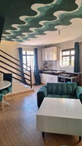 The Green Loft - Jujas 1BR Duplex Retreat