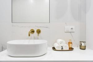 Royal Matejko Residence - Luxury 3 BR apartment in the Old Town