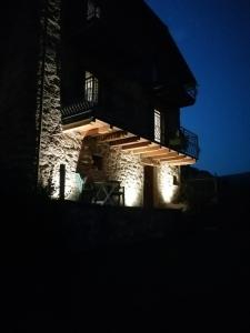 Anelis House Mountain Lake