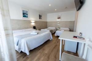 Quadruple Room room in Hostal Gran Vía