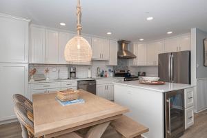 Tranquil 2-Bedroom Condo in Hidden Bay Relax & Enjoy Bay Views