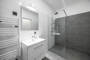 Central Minimalistic & Cozy Apartment on Joseph Boulevard