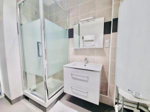 Appartements Rue de Reims super T3 tout equipe et parking prive : photos des chambres