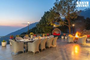 StayVista at Ridge of Twilight Luxury 4bhk with Jacuzzi, Bonfire, BBQ in Kasauli