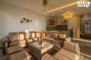 StayVista at Ridge of Twilight Luxury 4bhk with Jacuzzi, Bonfire, BBQ in Kasauli