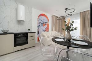 Mieszczańska Elegant Apartment with Balcony Wrocław by Renters Prestige