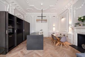 Luxury-Hyde Park-2 Bedrooms 2 Bathrooms - Quiet