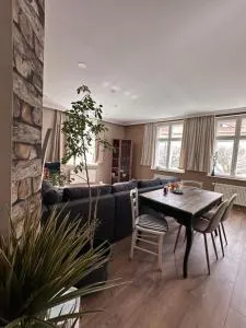 Altstadt Apartment Zittau - stilvolle familienfreundliche Ferienwohnung 78qm am Zittauer Museum und Zittauer Gebirge im Herzen der Oberlausitz mit eigenem Parkplatz ideal zum Wandern im Dreiländereck - Eckartsberg