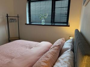 Stylish & Cosy Home in Bridgend with free parking