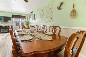 Charming 3-Bedroom, 2-Bathroom Townhouse Perfectly Located Near the Boardwalk