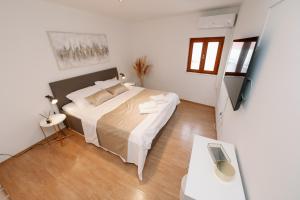 Central In Residence Split