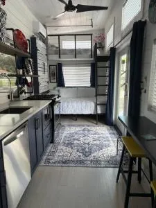 Pet Friendly, Modern tiny house in vibrant Clermont - Howey Height