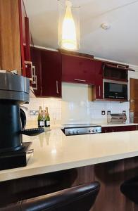 Sandbanks Stay, sleeps 12, beach, outdoor bbq, parking