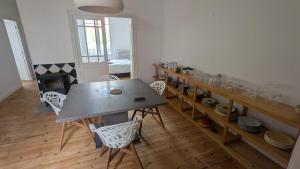 Maisons de vacances Maison calme avec terasse proche centre ville : photos des chambres