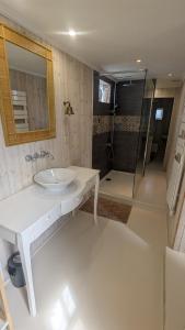 Maisons de vacances Maison calme avec terasse proche centre ville : Maison 3 Chambres