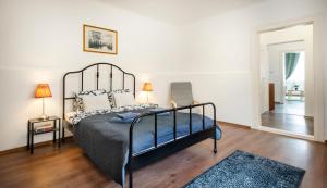 Simor Apartments 59 spacious home central location