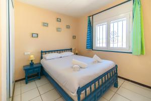 WELCS CASA 240 EMP con piscina y vista al canal