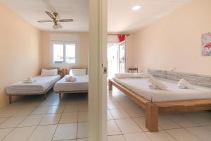 WELCS CASA 240 EMP con piscina y vista al canal