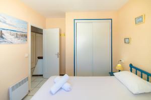 WELCS CASA 240 EMP con piscina y vista al canal