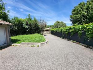 Appartements Maguilon H - 10 personnes - Proche riviere et Vals bains : Appartement 4 Chambres