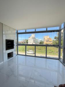 3 suítes a 150m do mar na Praia Mariscal